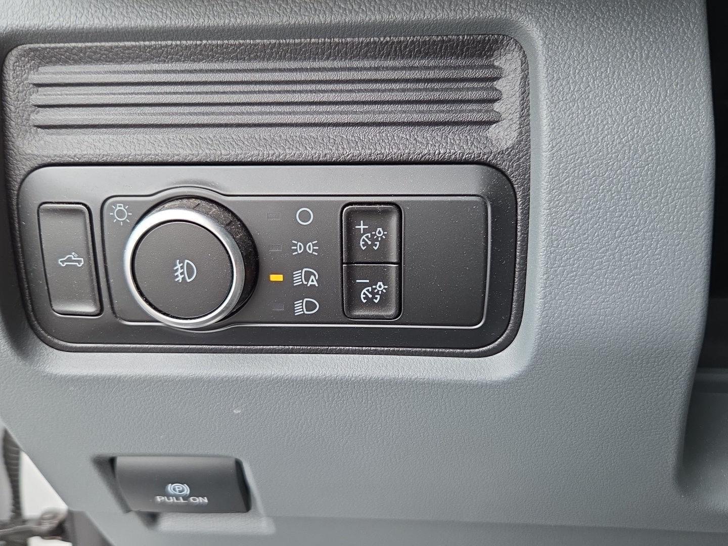 Used 2025 Oxford White Ford XLT image 19