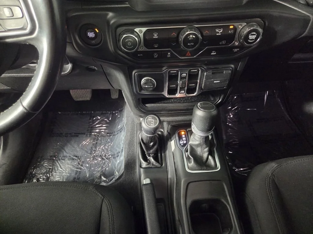 Used 2022 Granite Crystal Metallic Clearcoat Jeep Altitude image 13