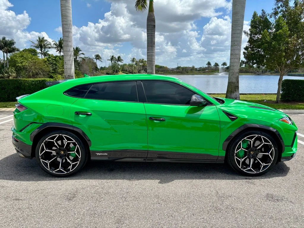 Used 2024 Green Lamborghini Performante image 5