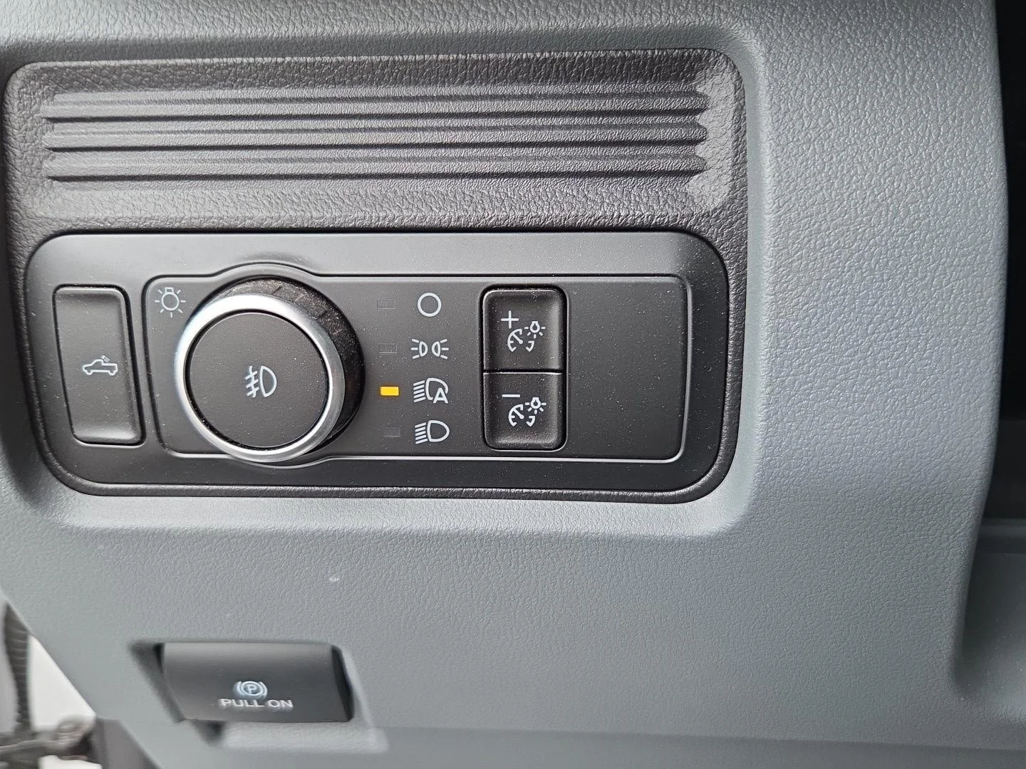 Used 2025 Oxford White Ford XLT image 19