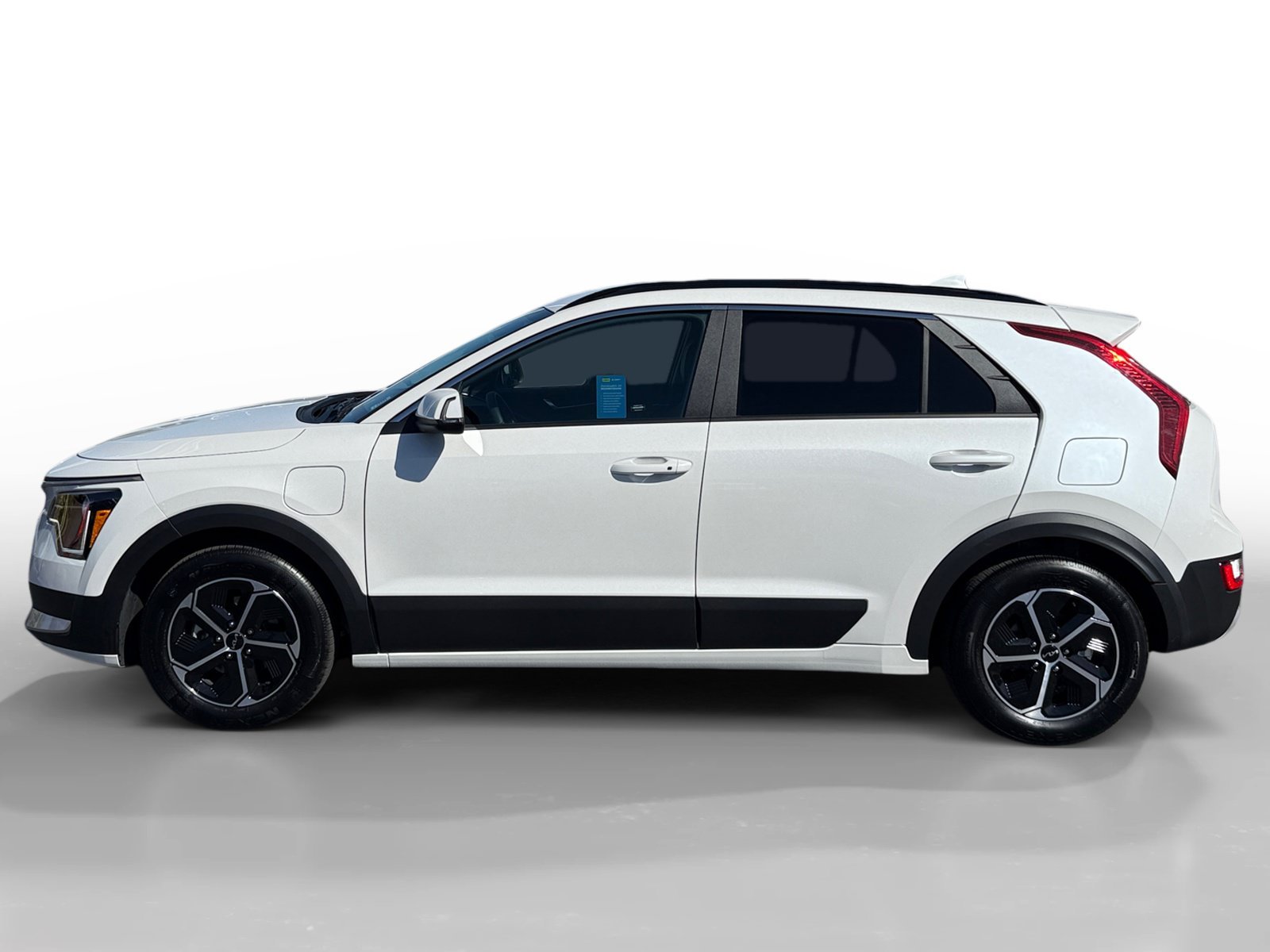Certified Used 2025 Snow White Pearl Kia EX image 2