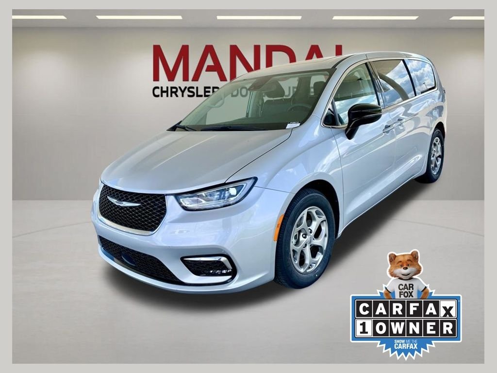 2024 Chrysler Pacifica Limited's photo