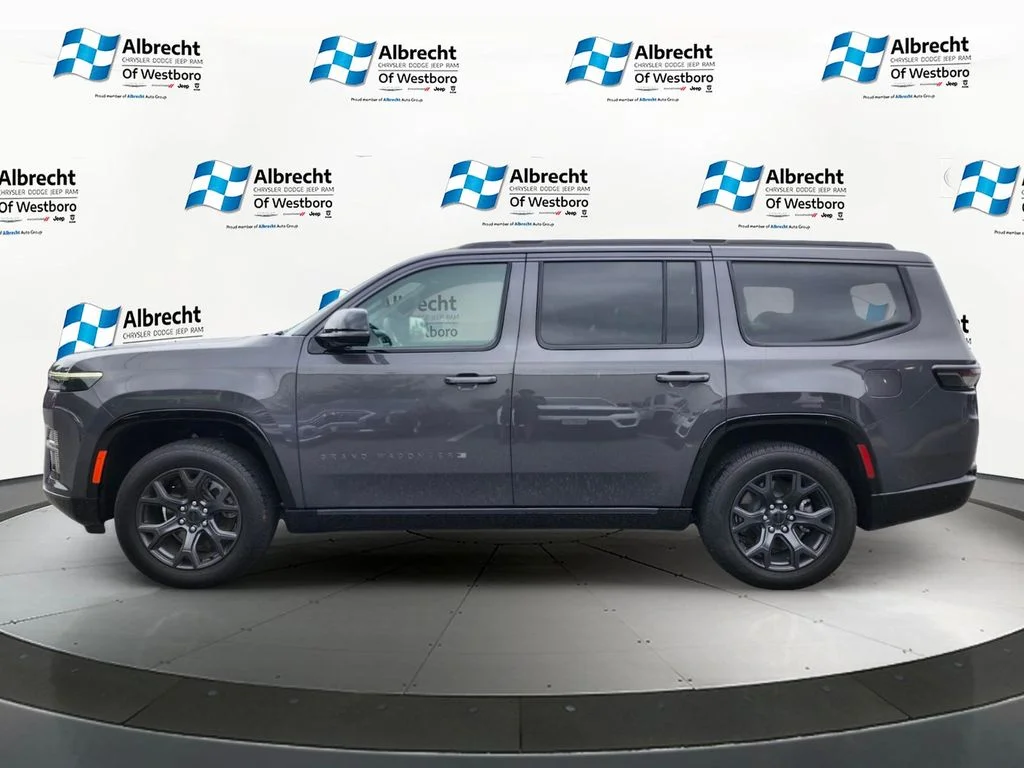 New 2026 Baltic-Gray Metallic Clear-Coat Exterior Paint Jeep Limited Altitude image 2