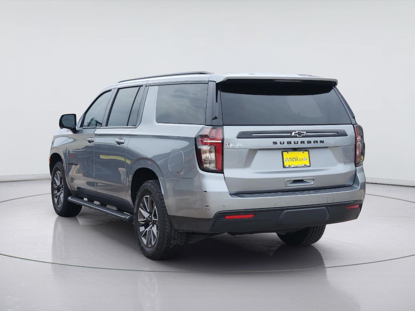 2024 Chevrolet Suburban photo 7 of 35