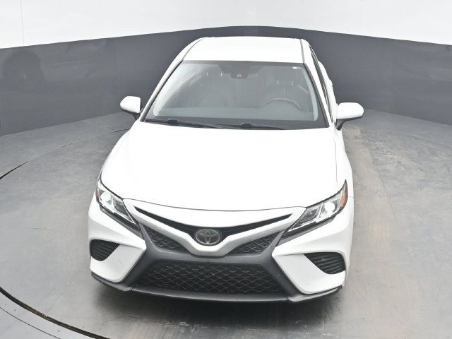 Used 2018 White Toyota SE image 13