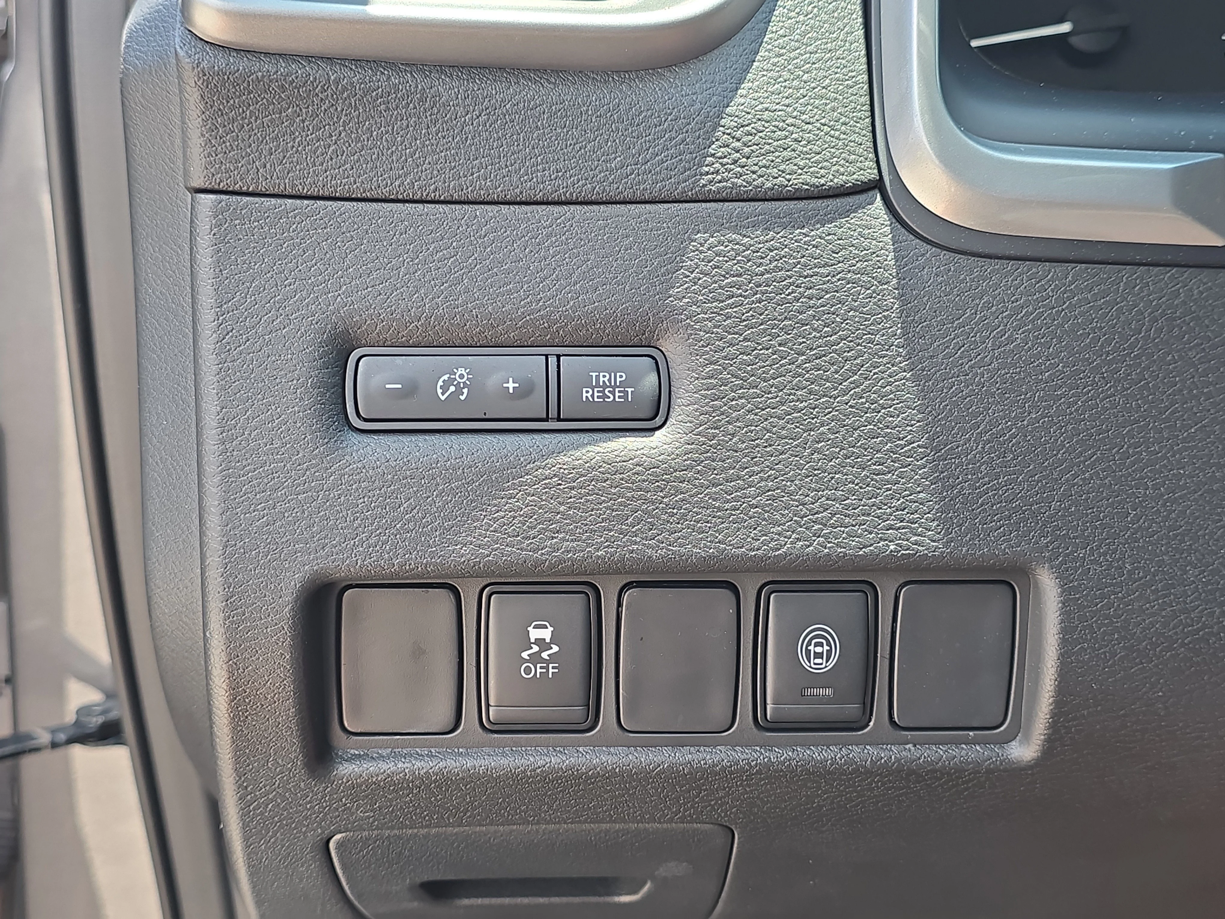 Certified Used 2024 Gun Metallic Nissan SV image 27