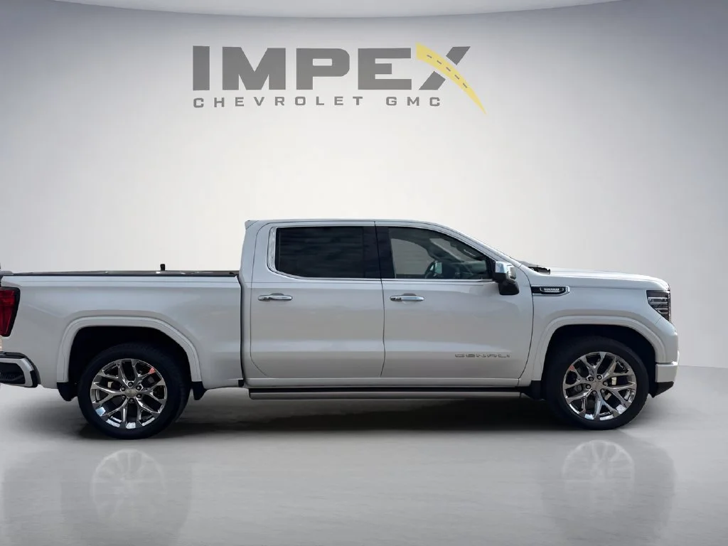 Used 2022 WHITE FROST TRICOAT GMC Denali image 6