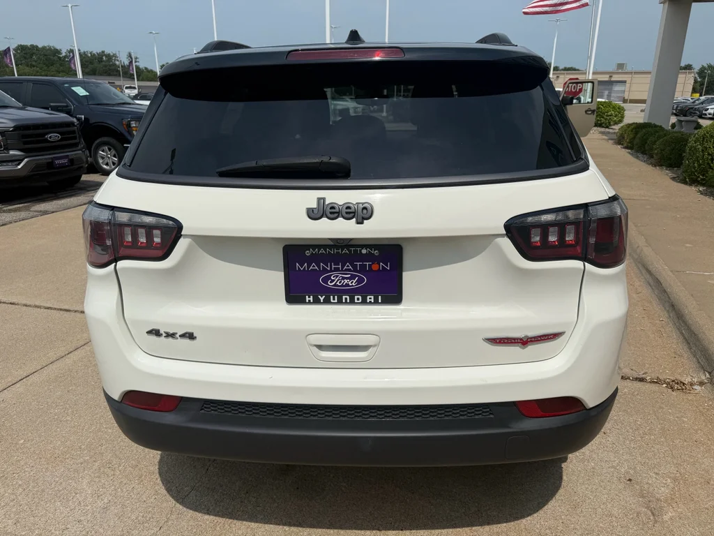 Used 2020 White Clearcoat Jeep Trailhawk image 5