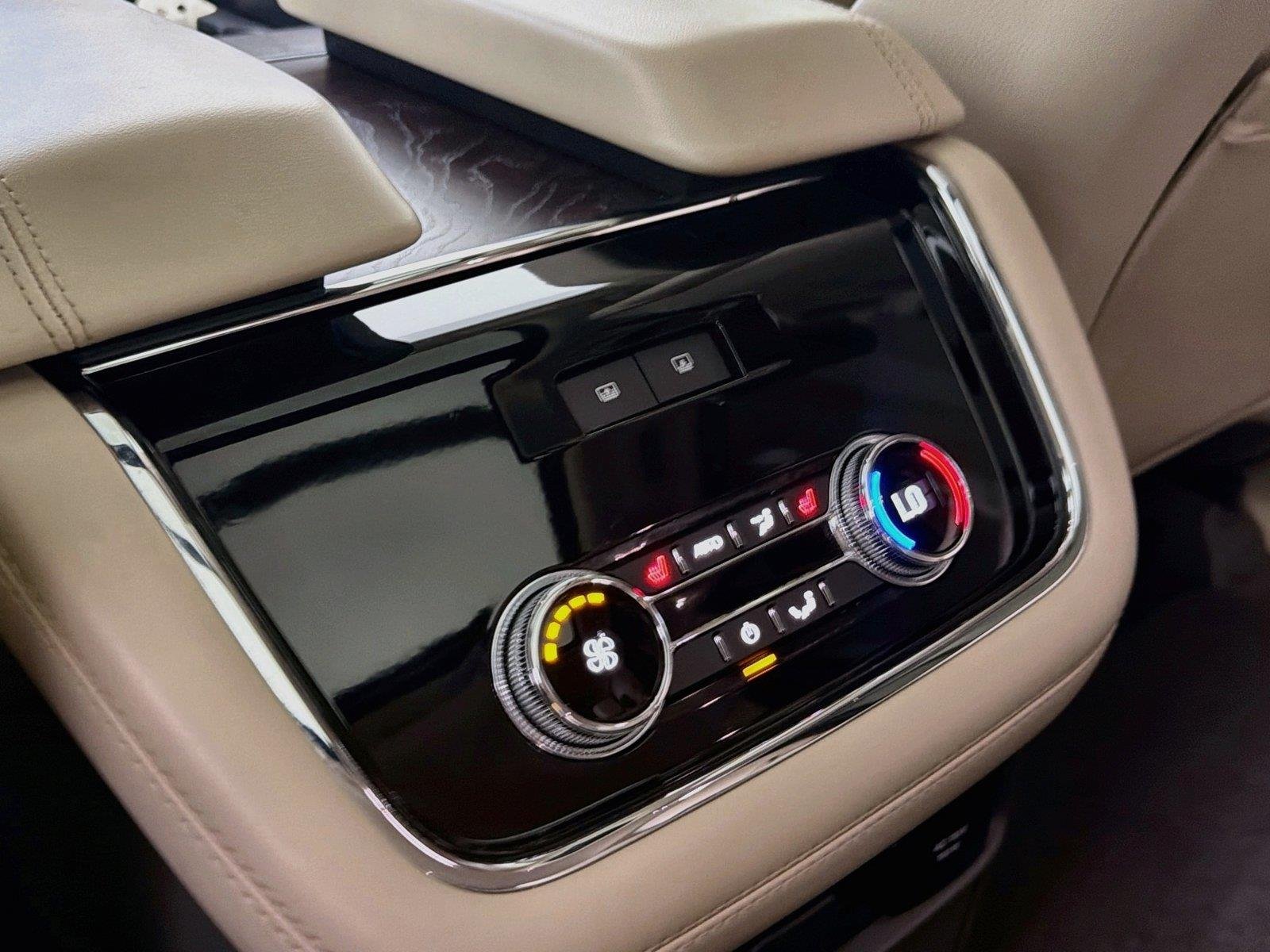 Used 2020 Pristine White Lincoln Reserve image 27