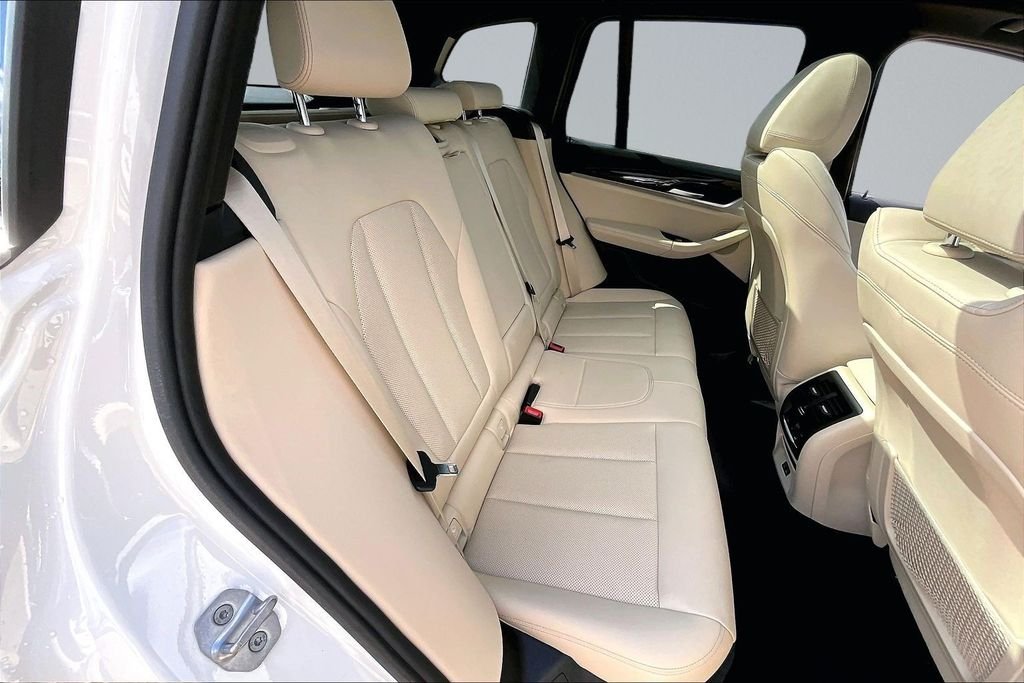Used 2022 White BMW sDrive30i image 26