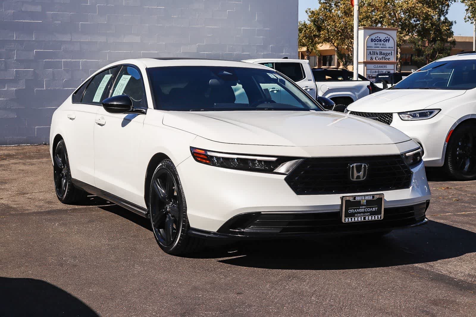 Used 2023 Platinum White Pearl Honda Sport-L image 3