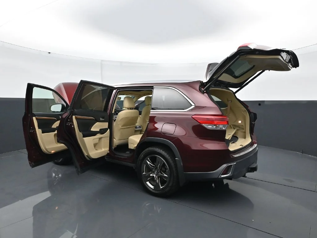 Used 2018 Ooh La La Rouge Mica Toyota Limited Platinum image 30