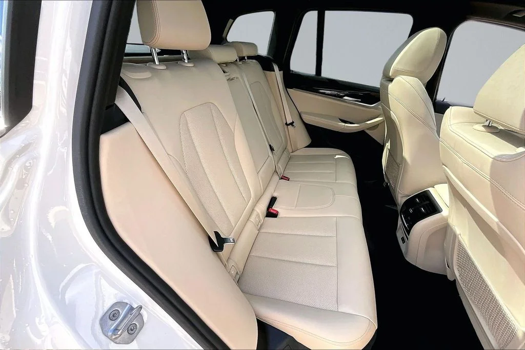 Used 2022 White BMW sDrive30i image 26