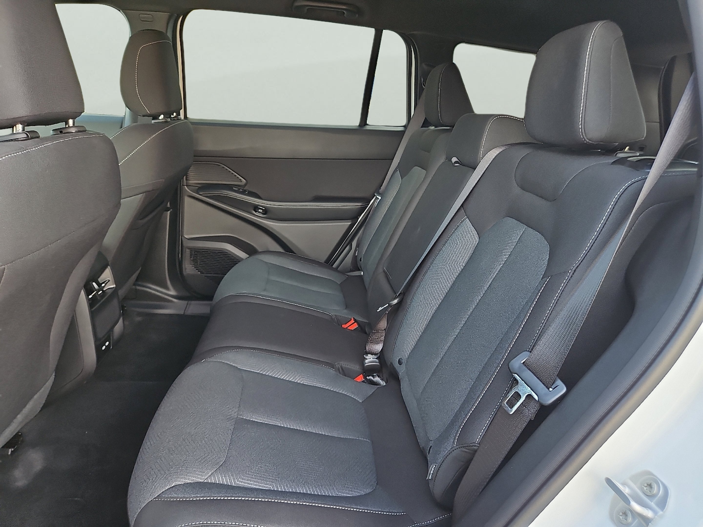 New 2026 Bright White Clear-Coat Exterior Paint Jeep Laredo image 13