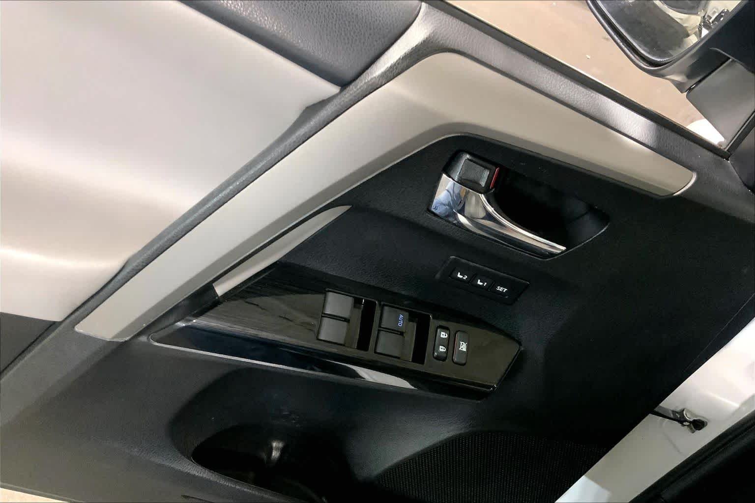 Used 2017 Blizzard Pearl Toyota Limited image 36