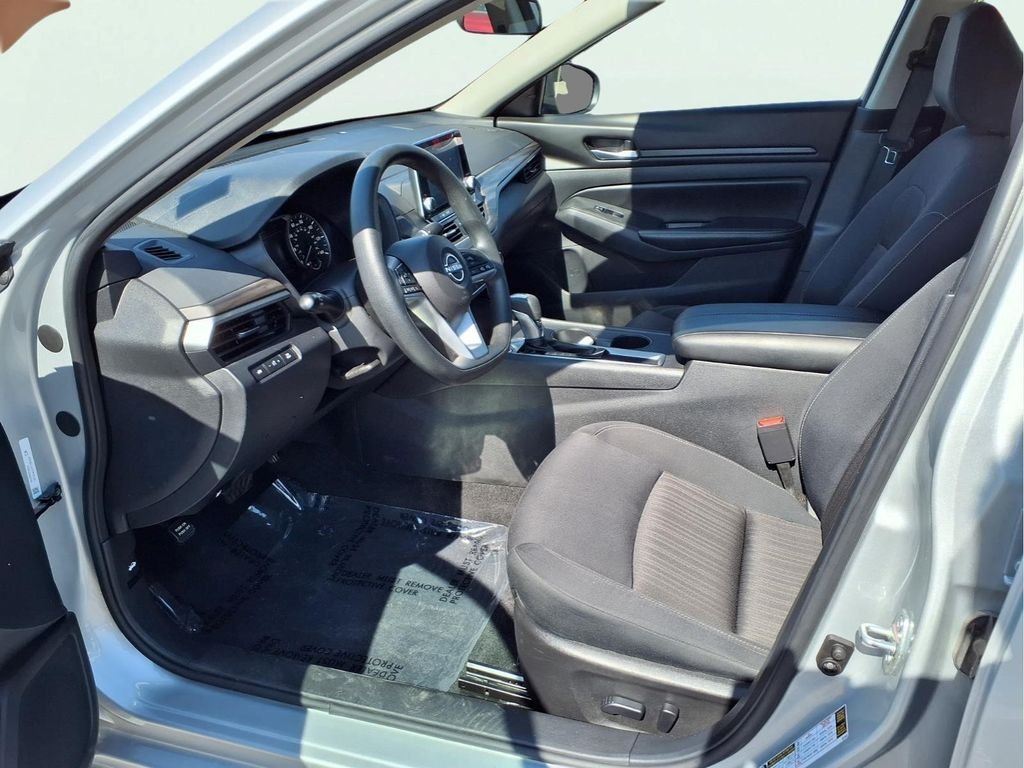 Used 2025 Silver Nissan 2.5 SV image 20
