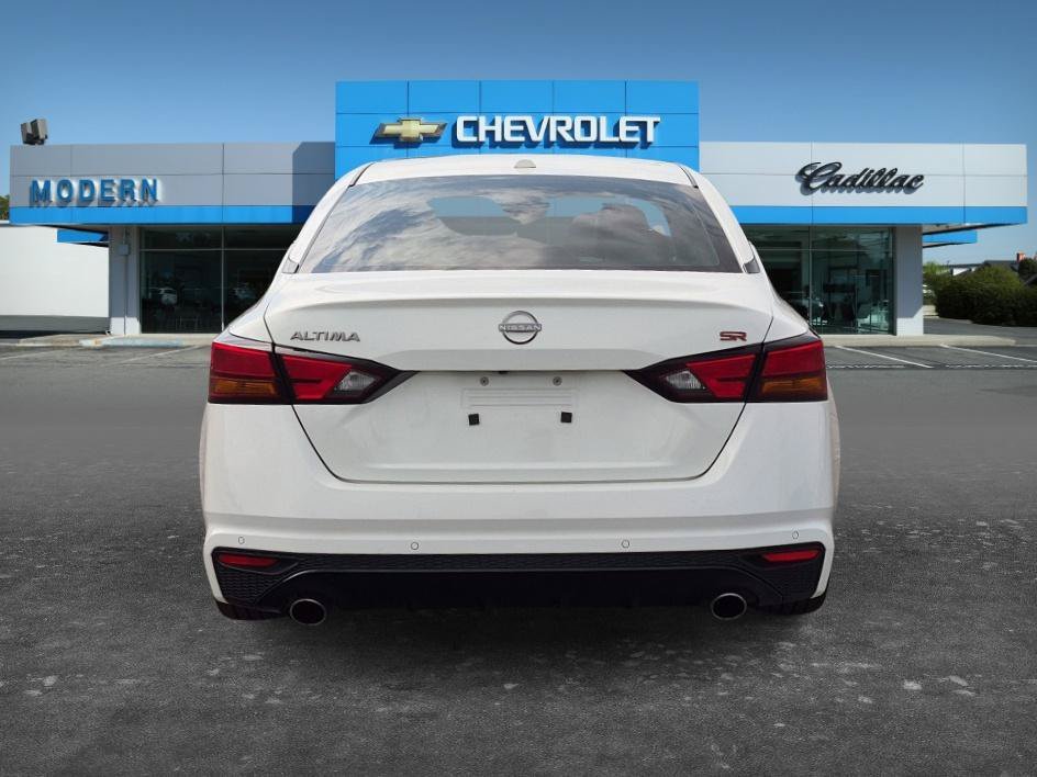 Certified Used 2023 Glacier White Nissan 2.5 SR image 4