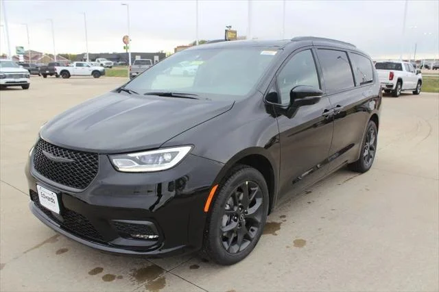 2026 Chrysler Pacifica Limited - Photo 7