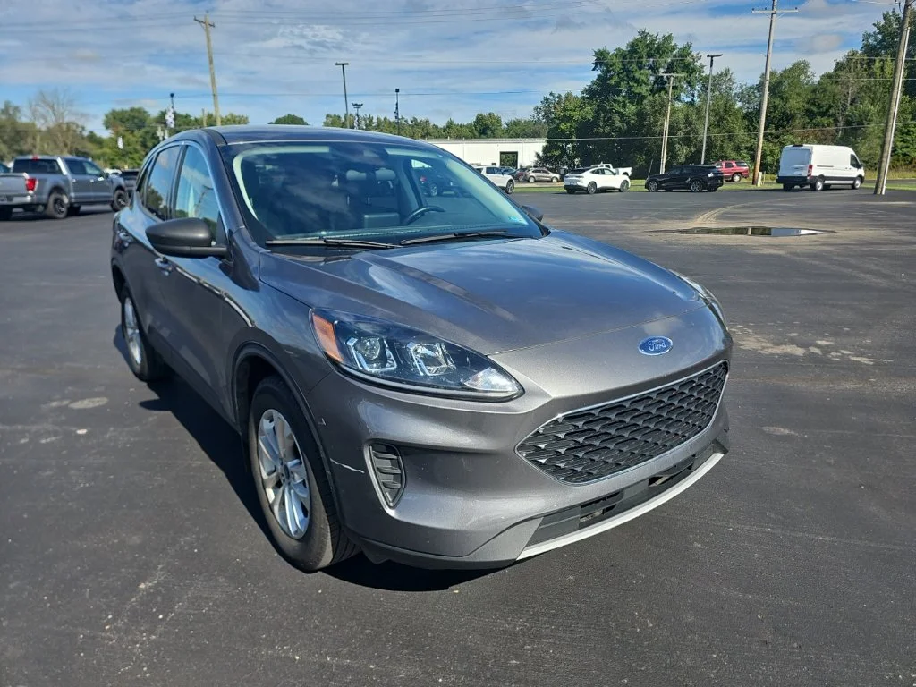 Used 2022 Ford Escape SE with VIN 1FMCU9G6XNUA13463 for sale in Vicksburg, MI
