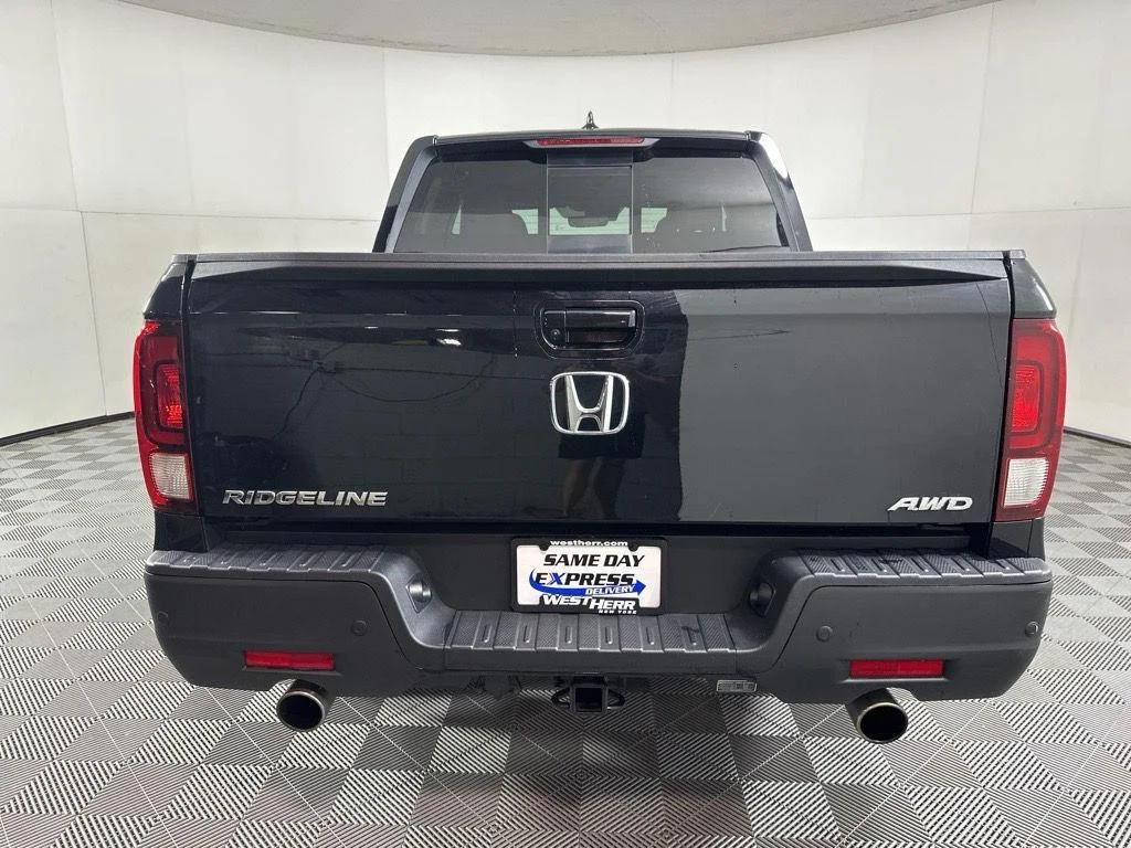 Used 2022 Crystal Black Pearl Honda Black Edition image 9