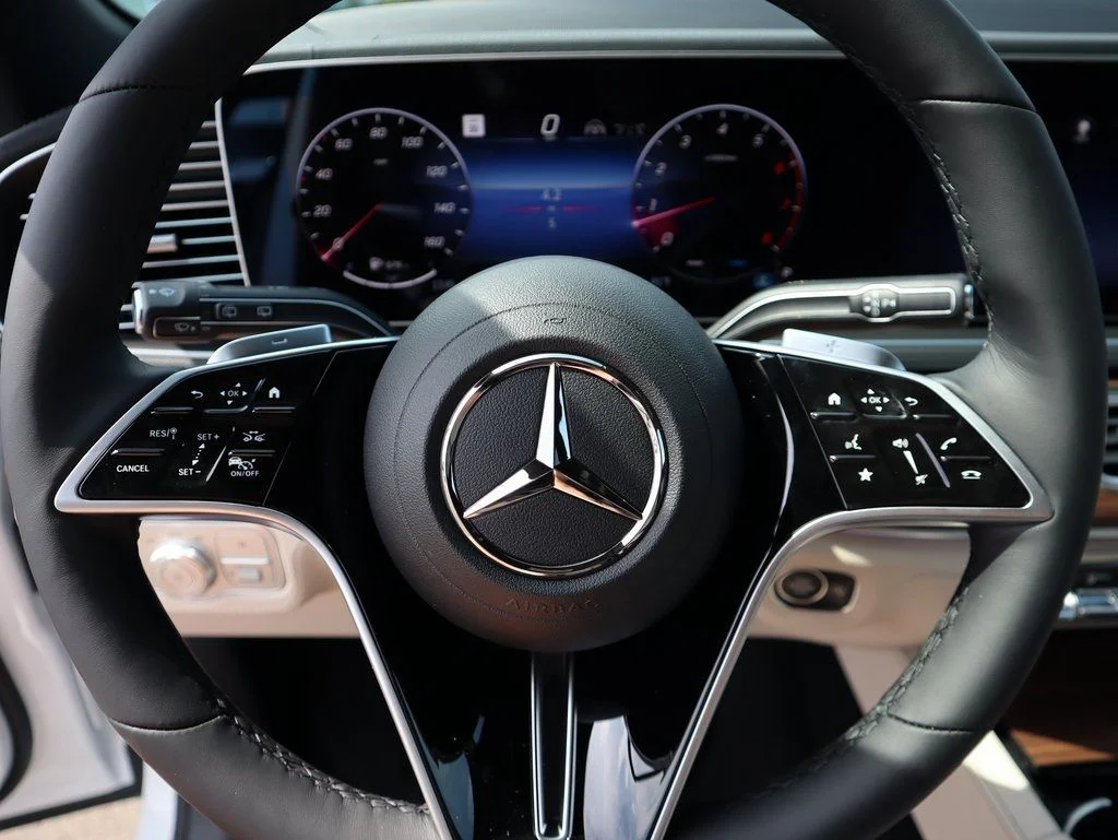 Used 2026 MANUFAKTUR Moonlight White Metallic Mercedes-Benz GLE 450 image 32
