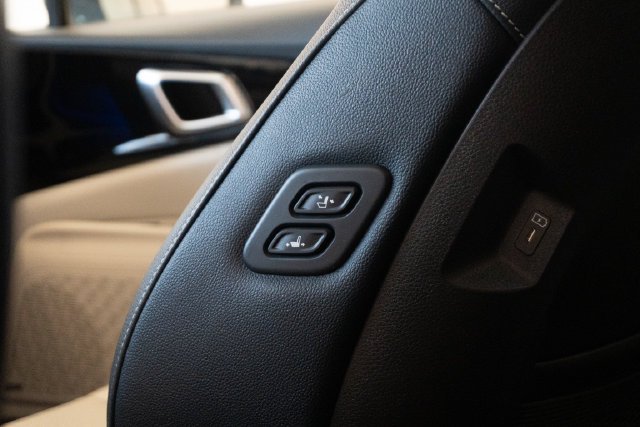 Used 2025 White Kia SX Prestige image 14