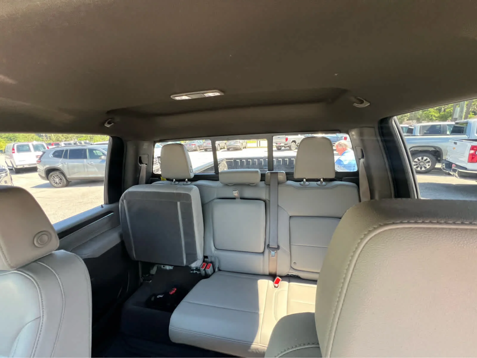 Used 2025 Summit White Chevrolet LT image 9