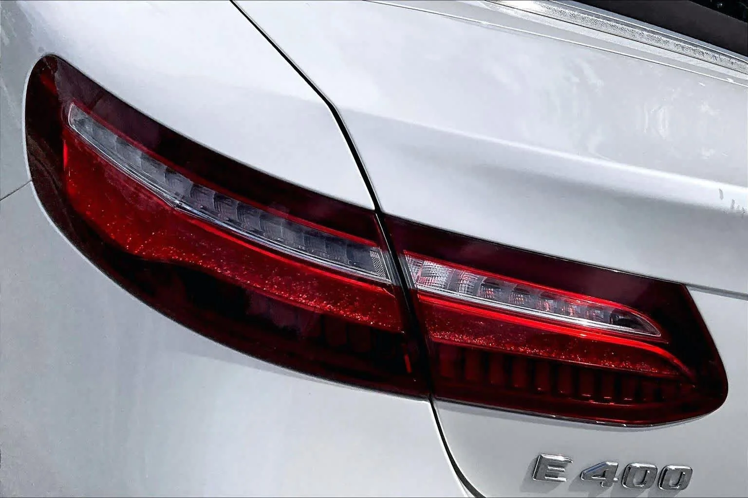 Used 2018 designo Diamond White Mercedes-Benz E 400 image 29