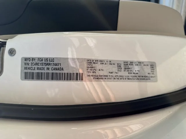 Used 2024 Bright White Clearcoat Chrysler Select image 17