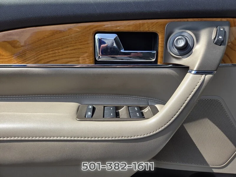Used 2014 White Platinum Clearcoat Metal LINCOLN BASE image 8