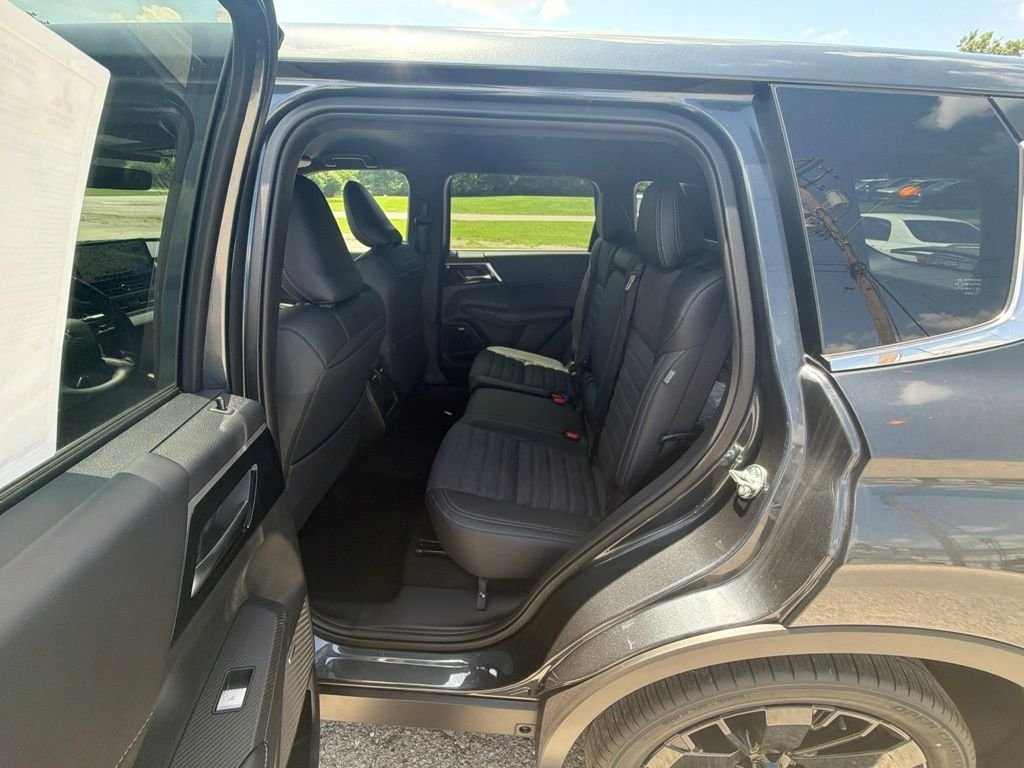 New 2026 Gray Mitsubishi LE image 18