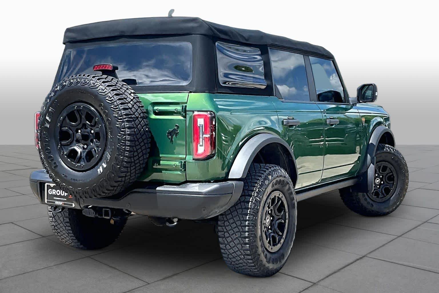 Used 2022 Eruption Green Metallic Ford Badlands image 13