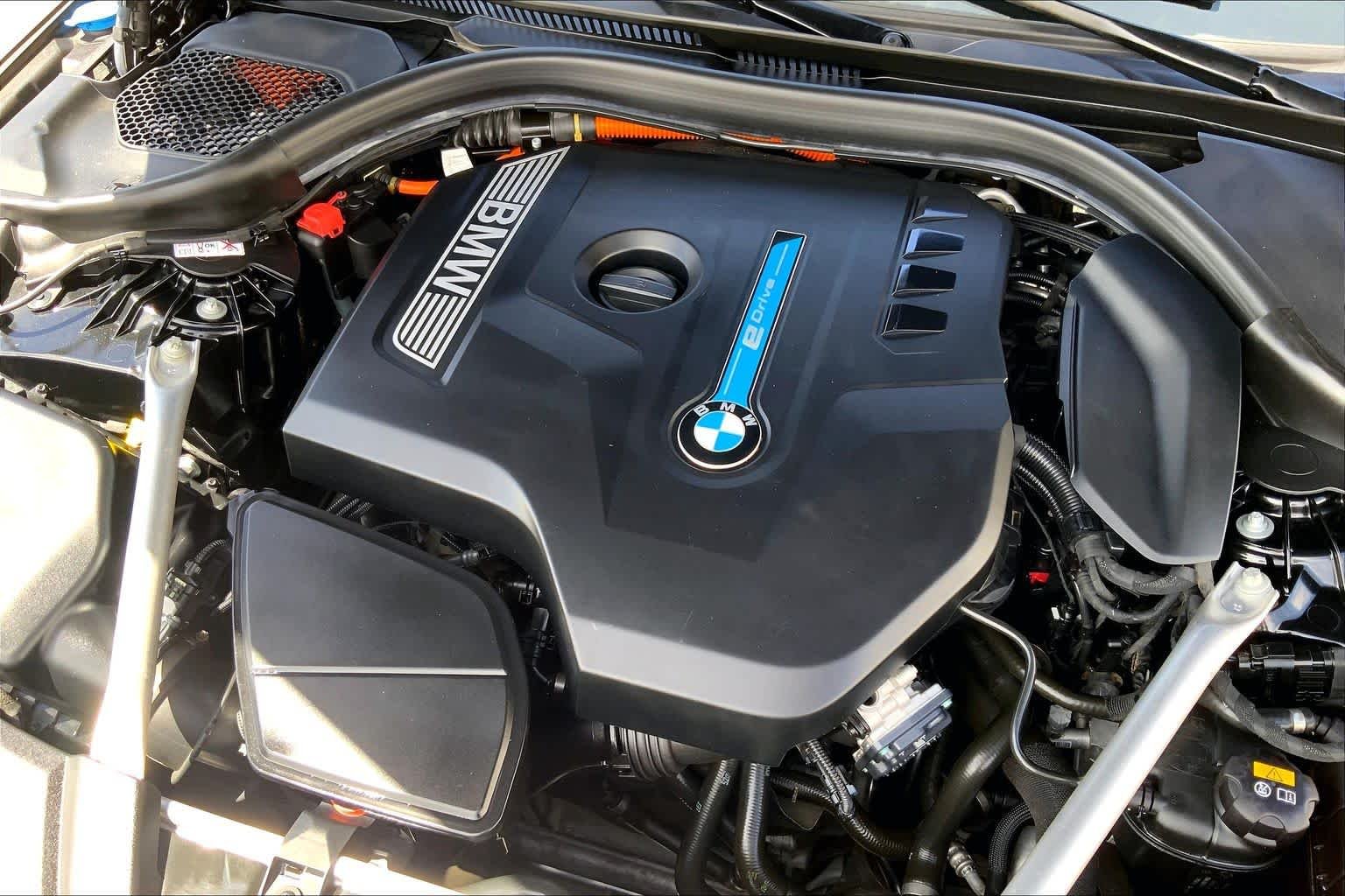 Used 2018 Black Sapphire Metallic BMW 530e xDrive iPerformance image 31