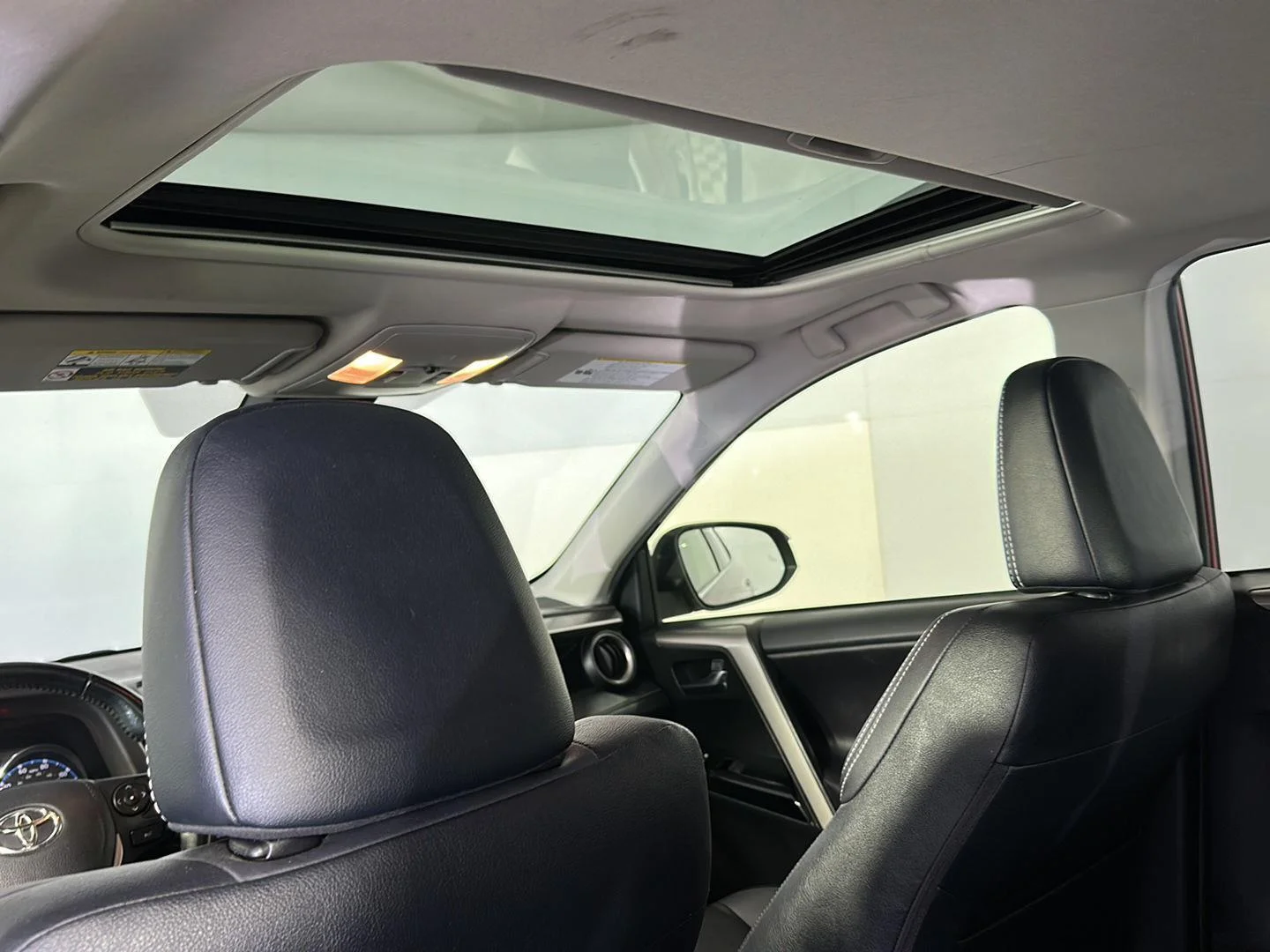 Used 2018 Pearl Toyota Limited image 22