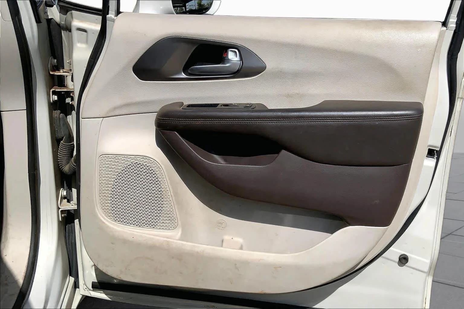 Used 2017 Tusk White Chrysler Touring-L image 19