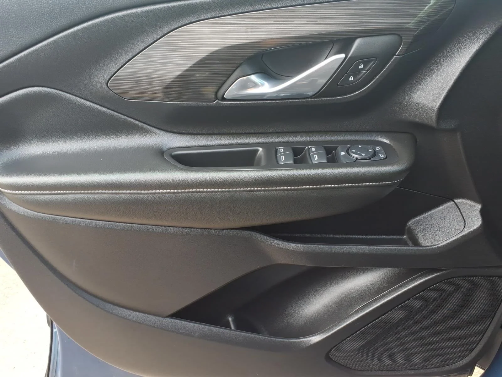 Used 2024 Downpour Metallic GMC SLE image 24