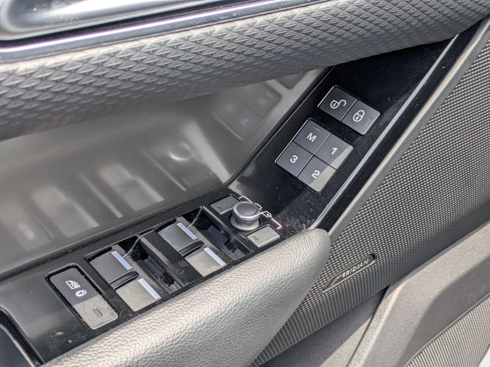 Used 2019 Fuji White Land Rover S image 12