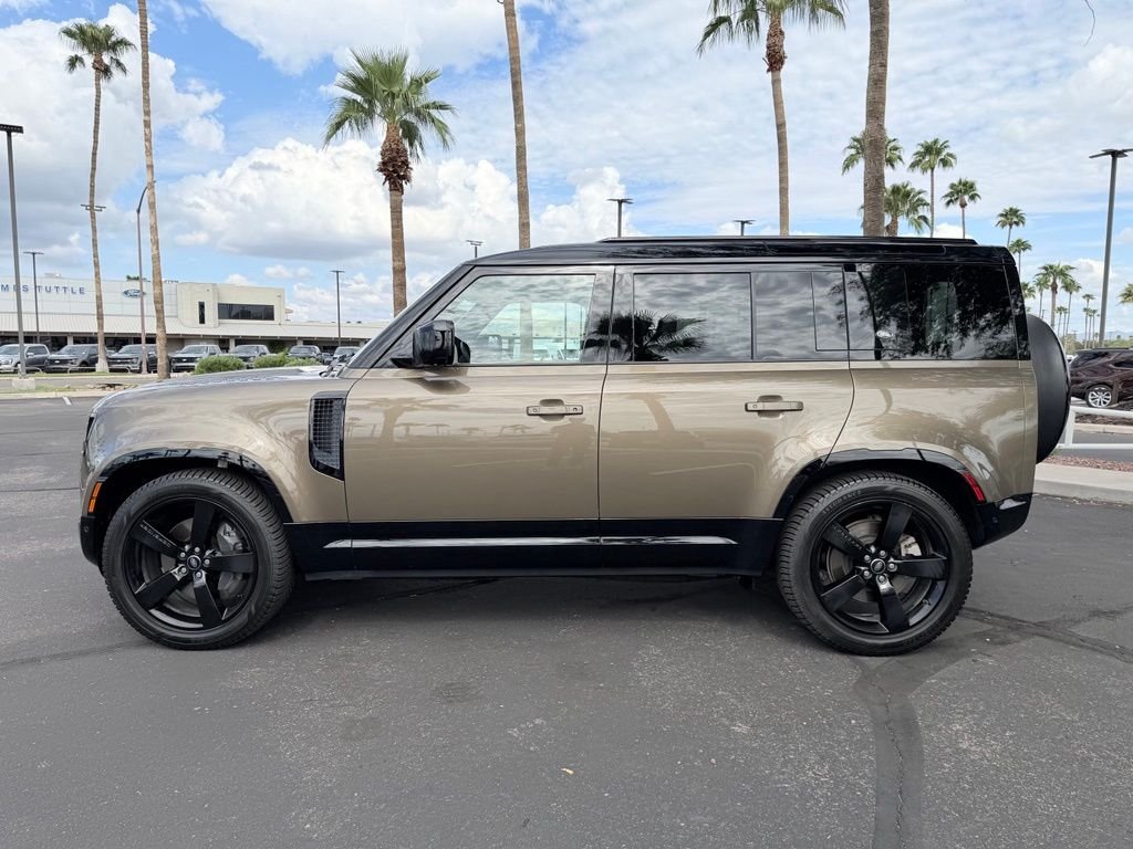 Used 2024 Brown Land Rover X-Dynamic SE image 3