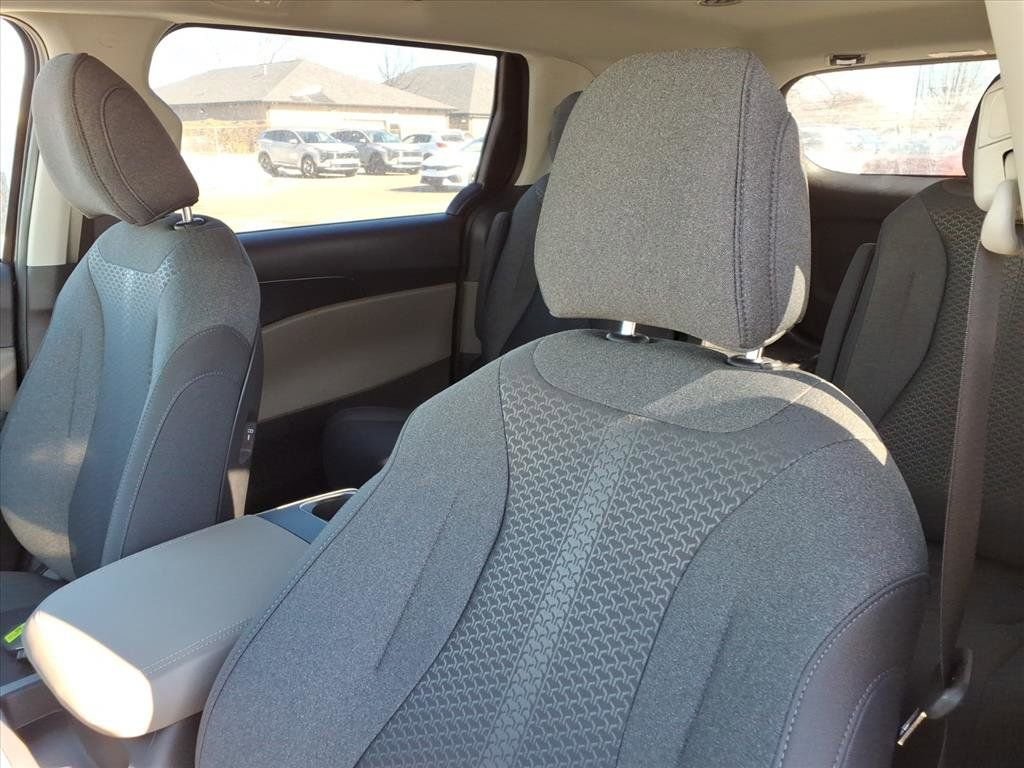 New 2026 Deep Chroma Blue Kia LX image 13