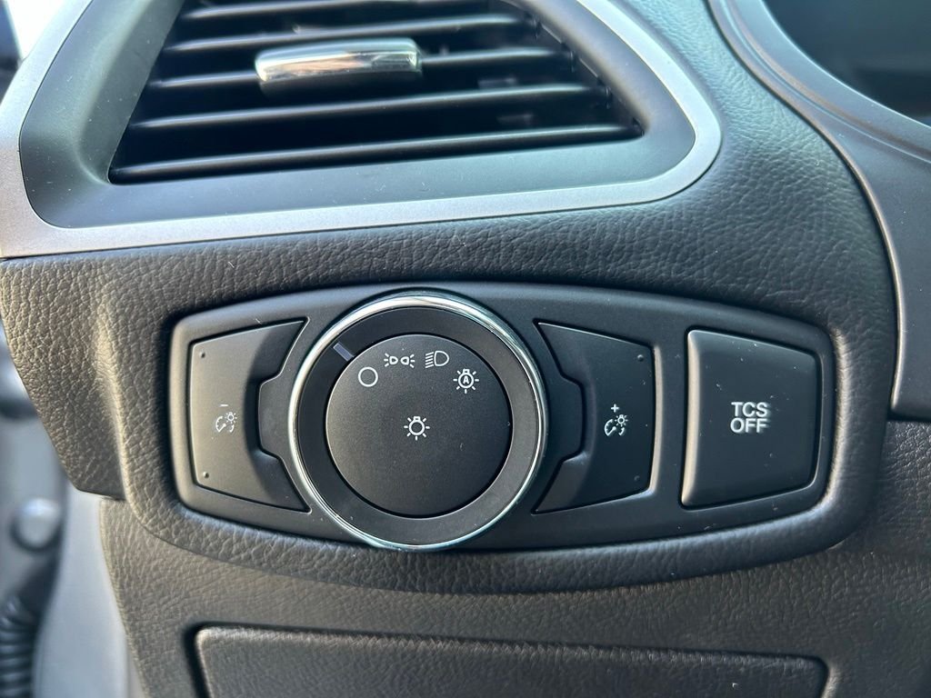 Used 2022 Silver Ford SE image 17