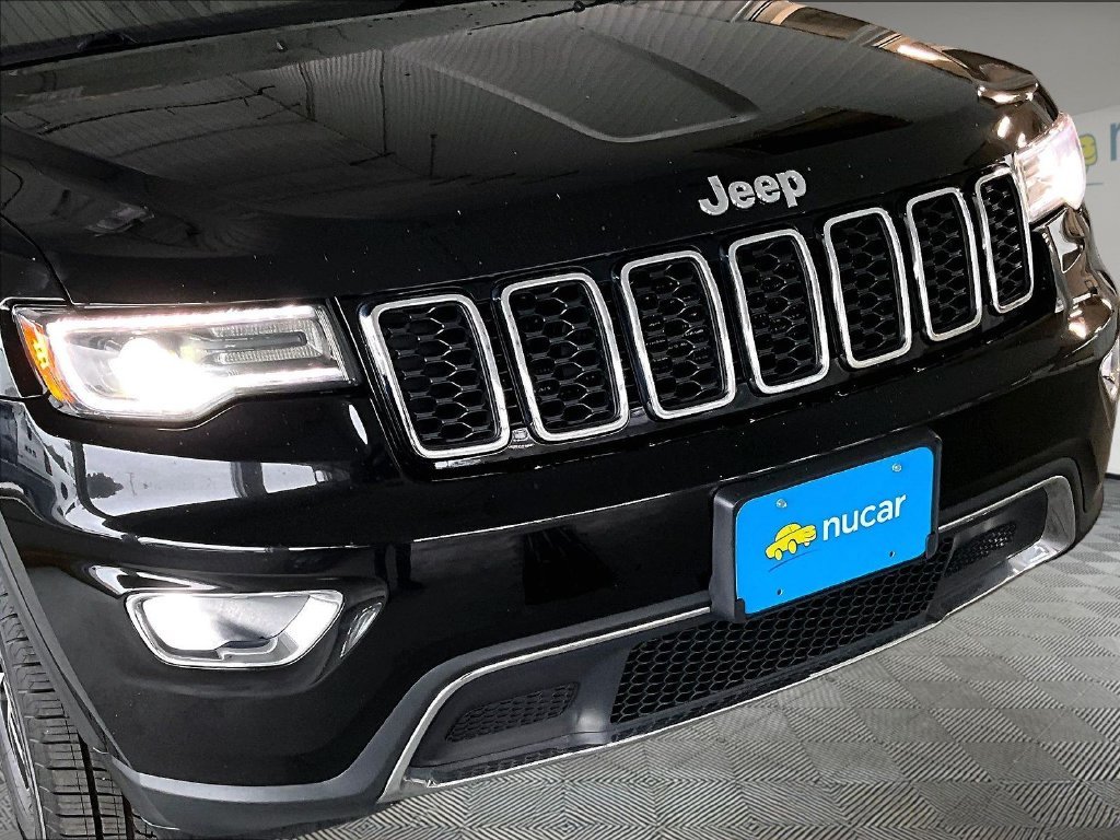 Used 2019 Diamond Black Crystal Pearlcoat Jeep Limited image 30