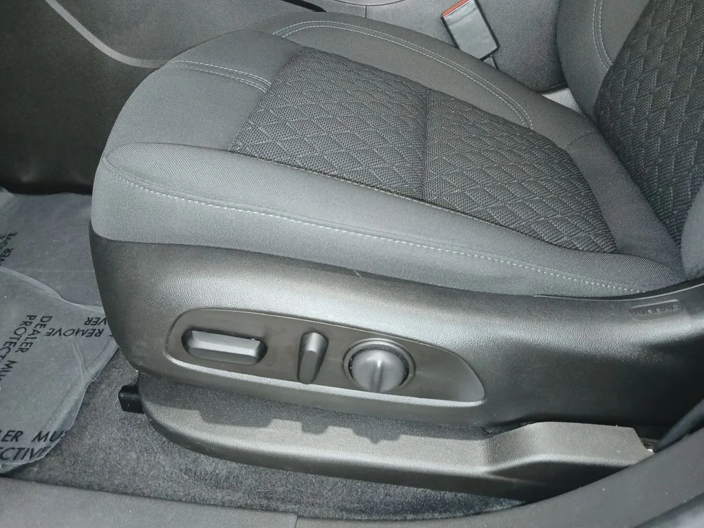 Used 2021 White Chevrolet LT image 16