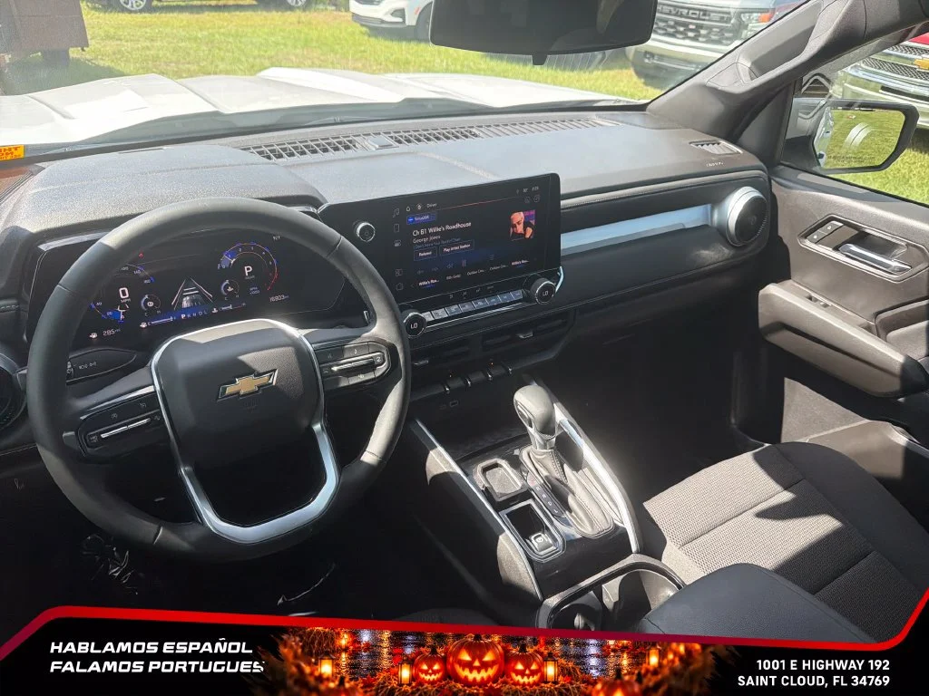 Used 2024 Summit White Chevrolet LT image 29