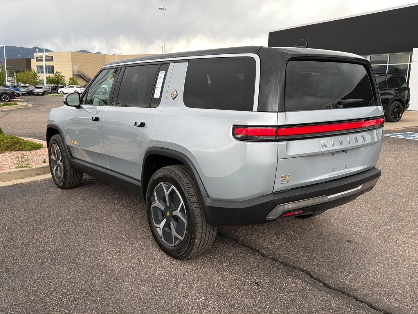 Used 2024  Rivian Adventure image 7