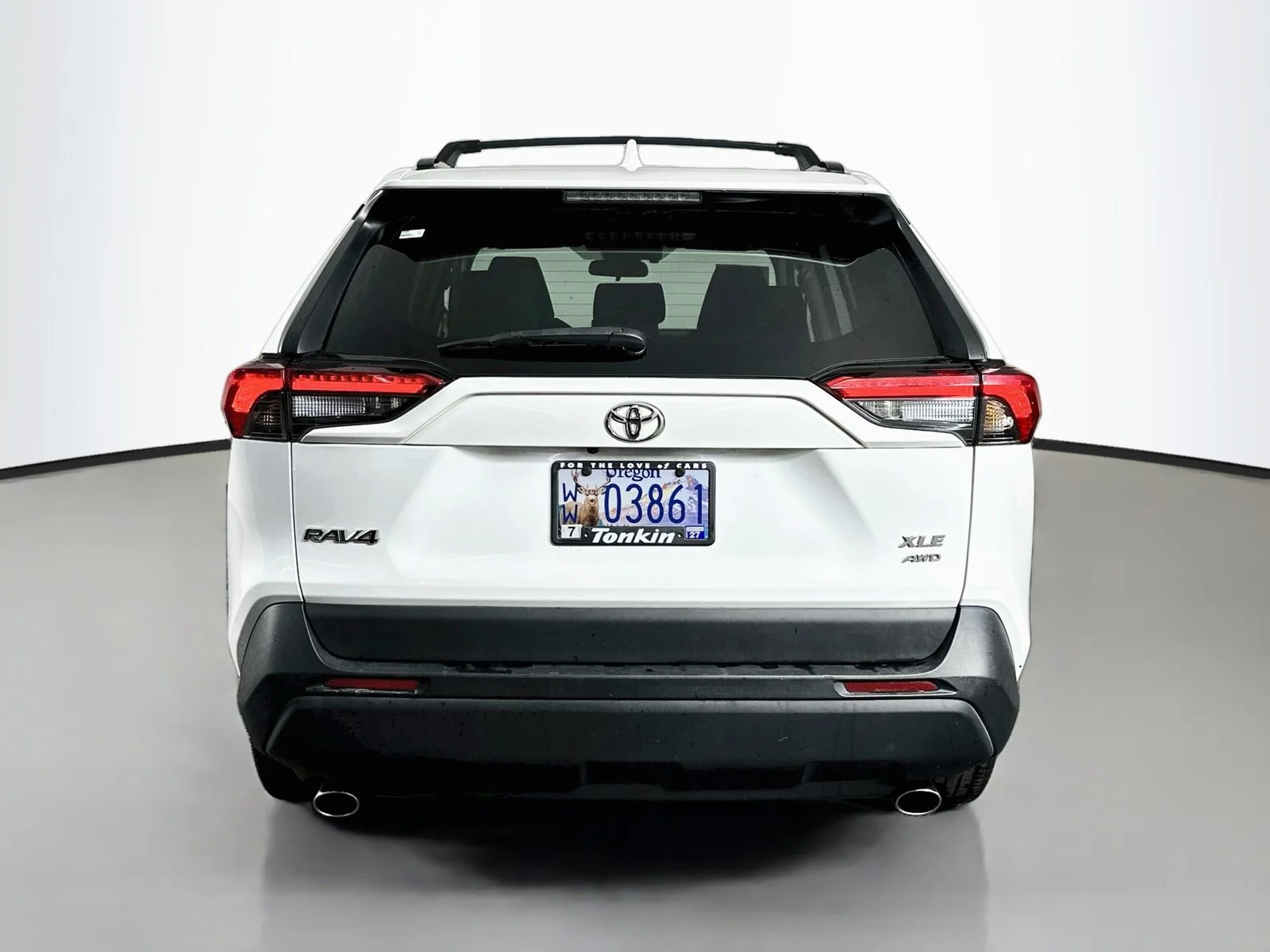 Used 2021 Super White Toyota XLE image 6