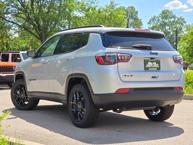 New 2026 Silver Zynith Metallic Clear-Coat Exterior Paint Jeep Latitude image 21