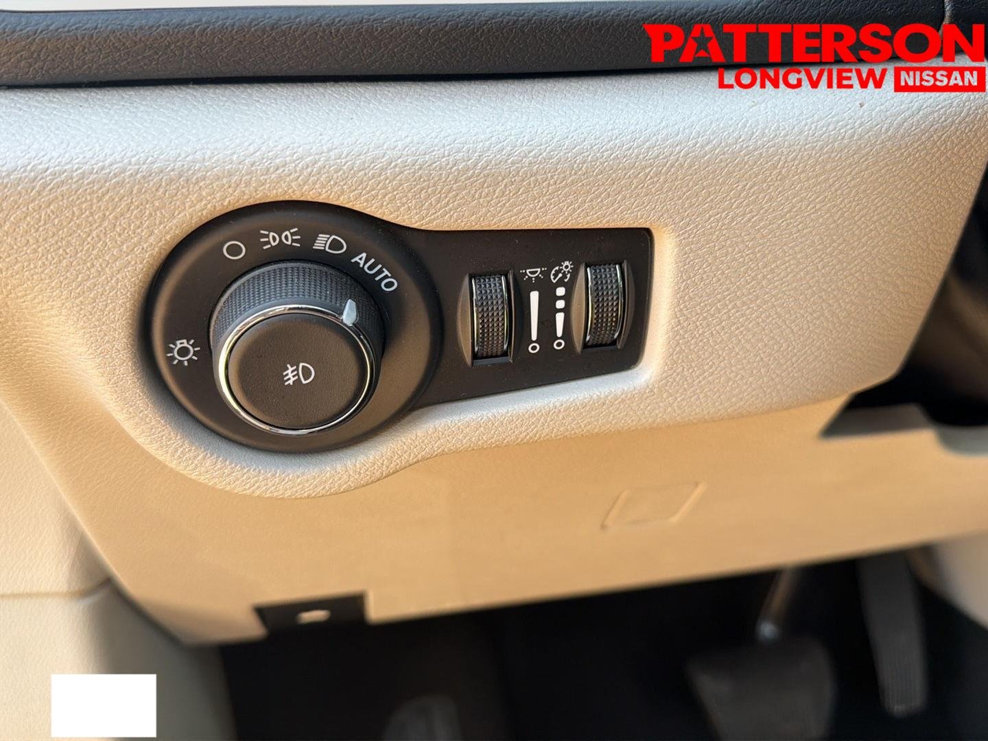 Used 2024 Diamond Black Crystal Pearlcoat Chrysler Touring L image 10