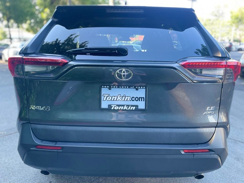 Used 2020 Magnetic Gray Metallic Toyota LE image 5