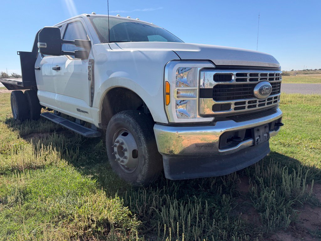 Used 2024 Oxford White Ford XLT image 1