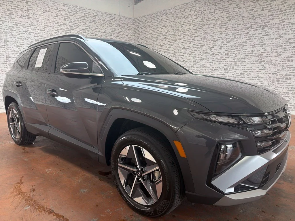 Used 2025 Hampton Gray Hyundai SEL Convenience image 1